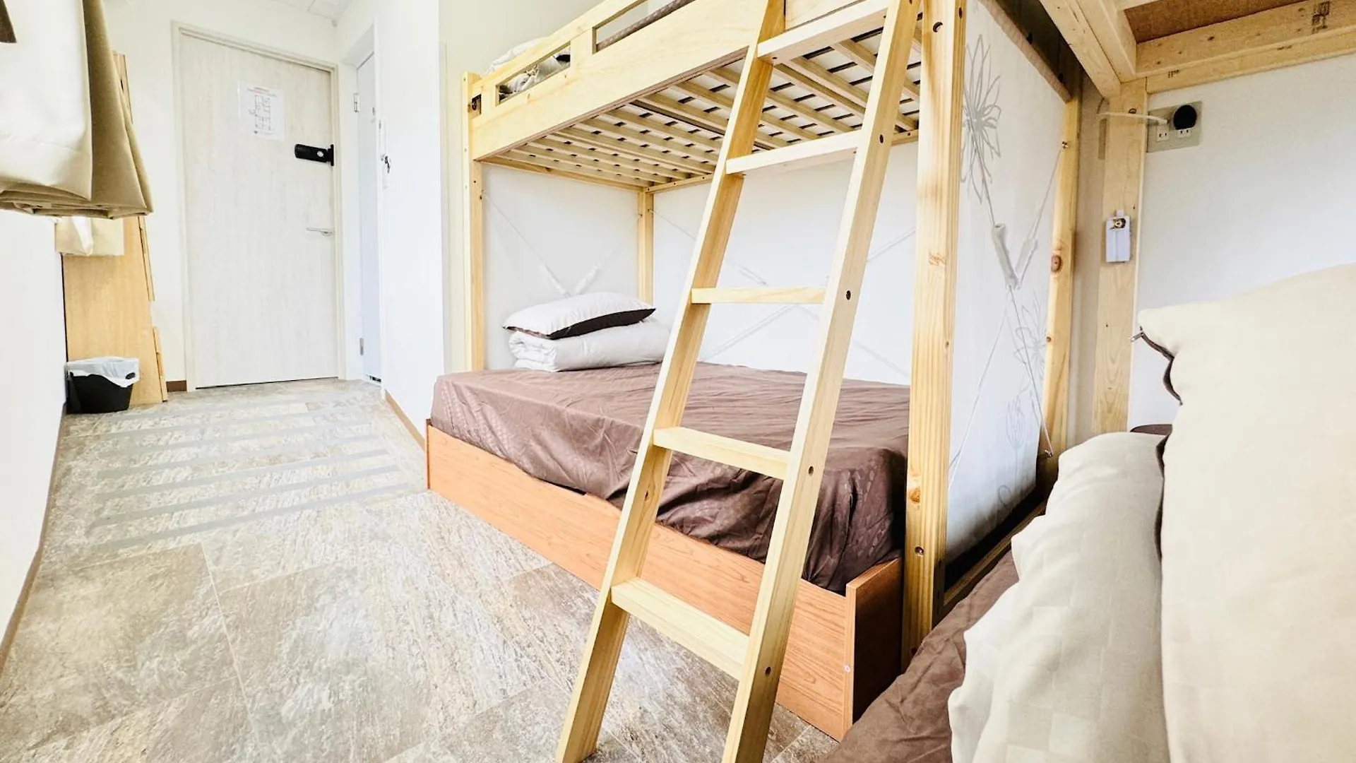 Guest House B'S Five Osaka Hostel